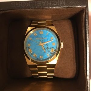 😍GORGEOUS😍 Women’s Michael Kors Gold watch.